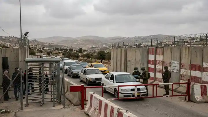 Israel closes the West Bank after the Hebron attack: soldiers at a checkpoint with concrete blocks under general closure